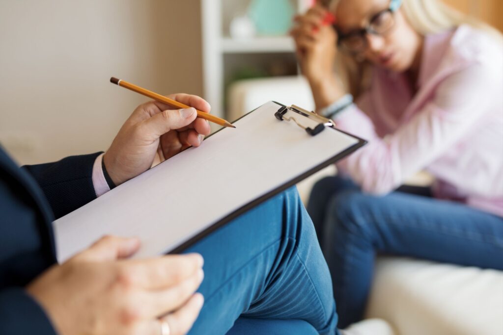 woman speaking with her psychiatrist in atlanta about expierencing zoloft withdrawal / setraline withdrawal